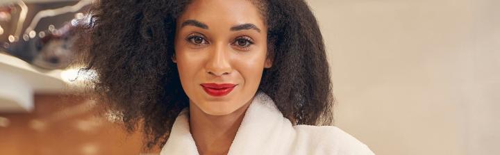 Luksus zwolnił, ale kosmetyki trzymają się nieźle